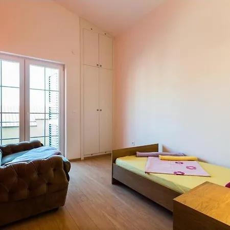 With A Parking Space - 11522 * זאדאר